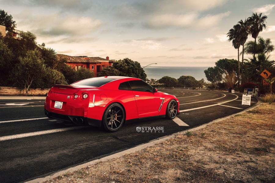  Nissan GT-R on Strasse Wheels 2014 года  (фото 8 из 12)